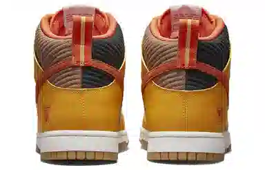 Nike Dunk "Somos Familia" Brown