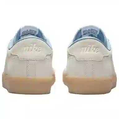 Nike Tennis Classic AC