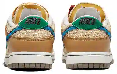 size? x Nike Dunk Low Brown