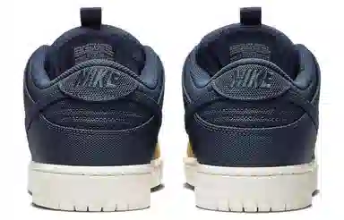 Nike Dunk SB "Midnight Navy/Desert Ochre"