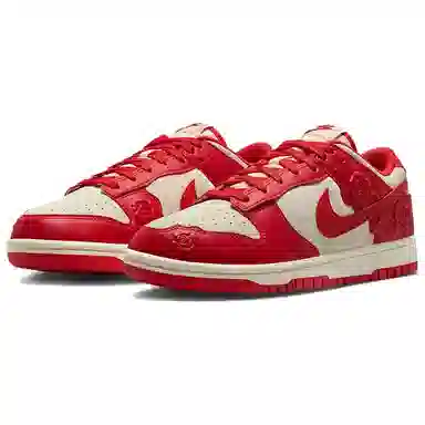 Nike Dunk Low "Roses"