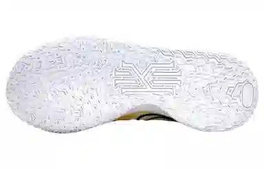 Nike Kyrie 4 Low "University Gold" 4