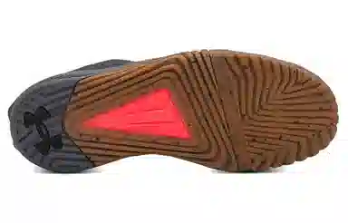 Under Armour UA Reign 6