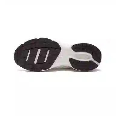 le coq sportif LCS R2004