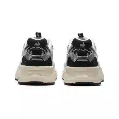 le coq sportif LCS R2004