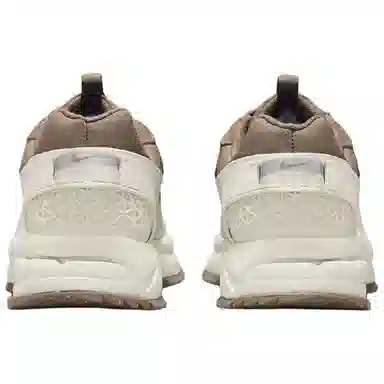 Nike Zoom Vomero 5 Roam Brown