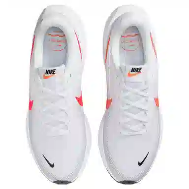 Nike Revolution 8