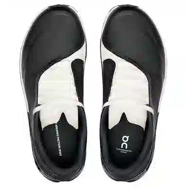 POST ARCHIVE FACTION x On Cloudmonster Hyper