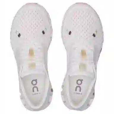 On Cloud X 4 Ivory White