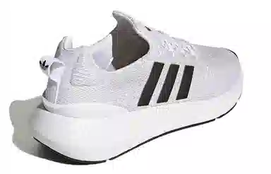 adidas Swift Run 22