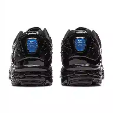 SBTG x Mizuno Wave Rider 10