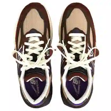 New Balance 990 V6 Brown