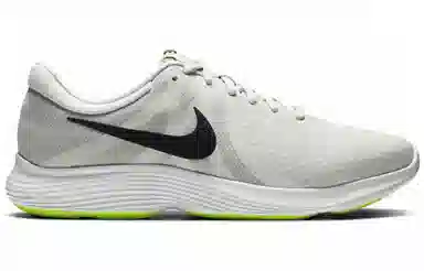 Nike REVOLUTION 4