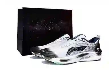 LiNing Chitu 8 Lightning 2.0 Gift Pack