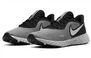 Nike Revolution 5