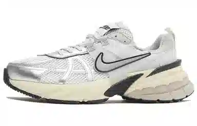 Nike V2K Run Runtekk "Summit White Metallic Silver"
