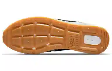 Nike Venture Runner Tan