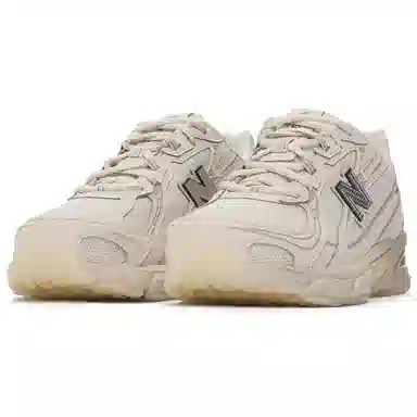 New Balance 740 Beige