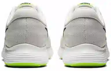 Nike REVOLUTION 4