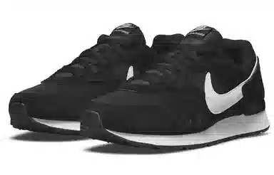 Nike Venture Runner Black White