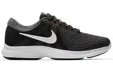 Nike REVOLUTION 4