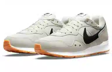 Nike Venture Runner Tan