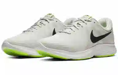 Nike REVOLUTION 4
