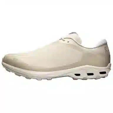 POST ARCHIVE FACTION x On Cloudventure Peak