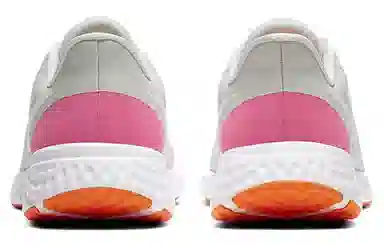 Nike Revolution 5