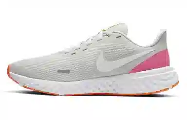 Nike Revolution 5