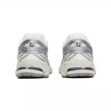 New Balance 860 Silver