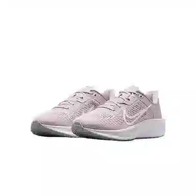 Nike Quest 6