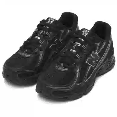 New Balance 740 Black