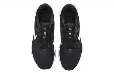 Nike Revolution 6