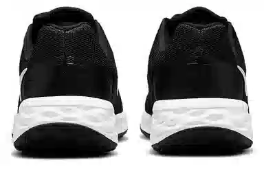 Nike Revolution 6