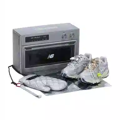 New Balance 725 "Chaos Pack"