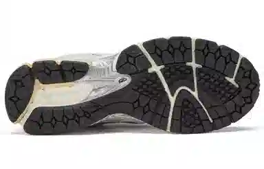 Thisisneverthat x New Balance 860 v2