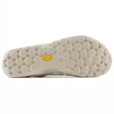 New Balance MT10 Beige