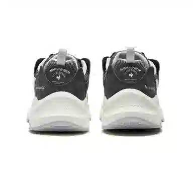 Le Coq Sportif R Series