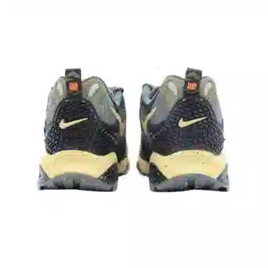 UNDEFEATED x Nike Air Terra Humara "Olive"