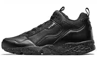 特步 简约都市中帮运动鞋 黑色