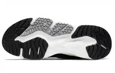 特步 革面保暖运动鞋 黑灰