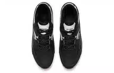 特步 革面保暖运动鞋 黑灰