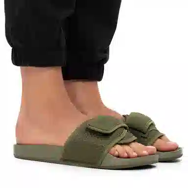 Pharrell Williams x adidas Chancletas Hu Slides