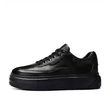 U7 Low Top Sneakers Black