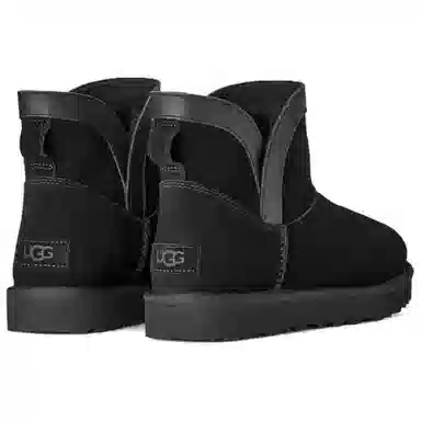 UGG Classic Novelty