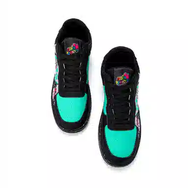 Crayon Shinchan Love Pair Low Sneakers