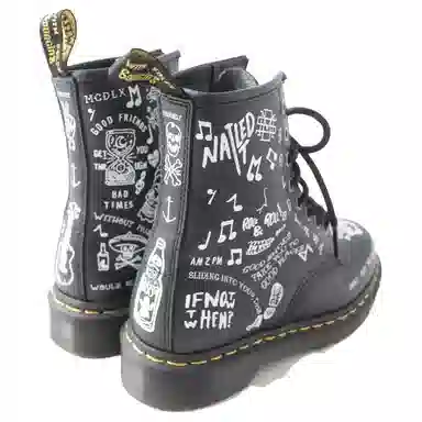 Dr. Martens 1460 Scribble
