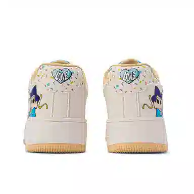 Crayon Shinchan Love Pair Low Sneakers