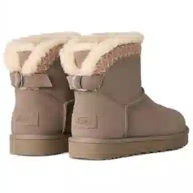 UGG Classic Novelty